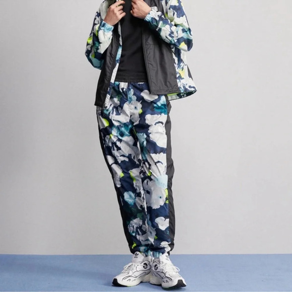 The North Face Women's Printed Hydrenaline windbreaker joggers Sz 3X black - Picture 1 of 7